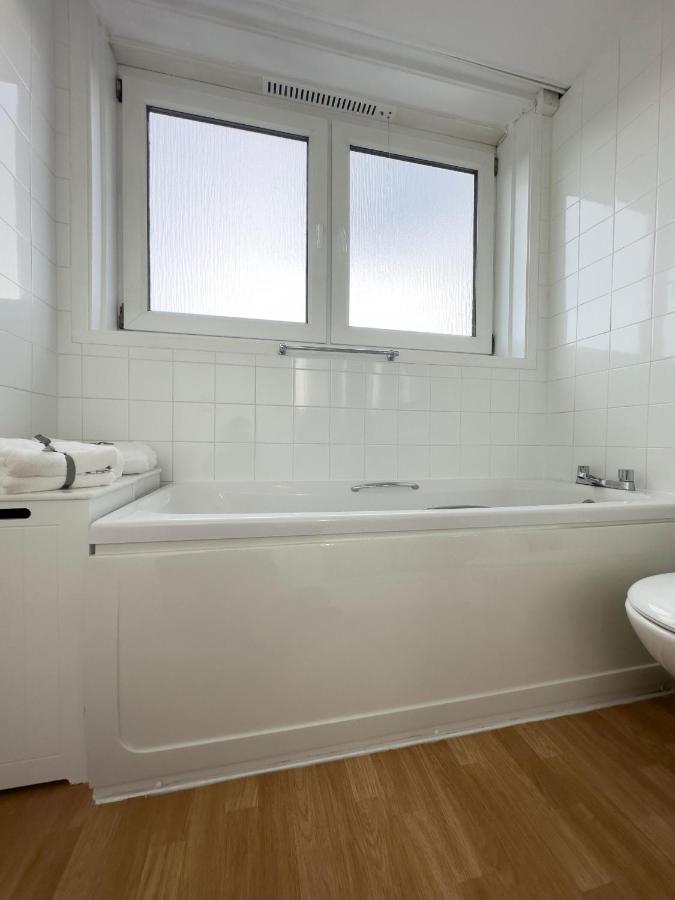Scandi Style Apartment With Stunning Views 林利斯戈 外观 照片