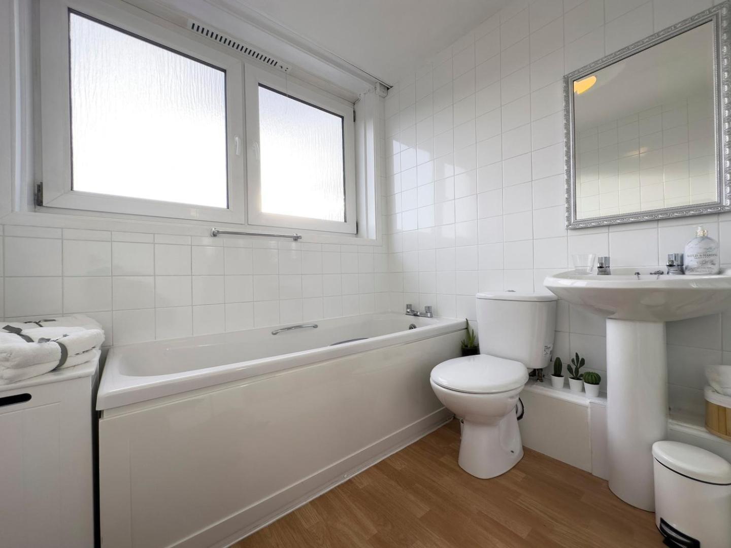 Scandi Style Apartment With Stunning Views 林利斯戈 外观 照片